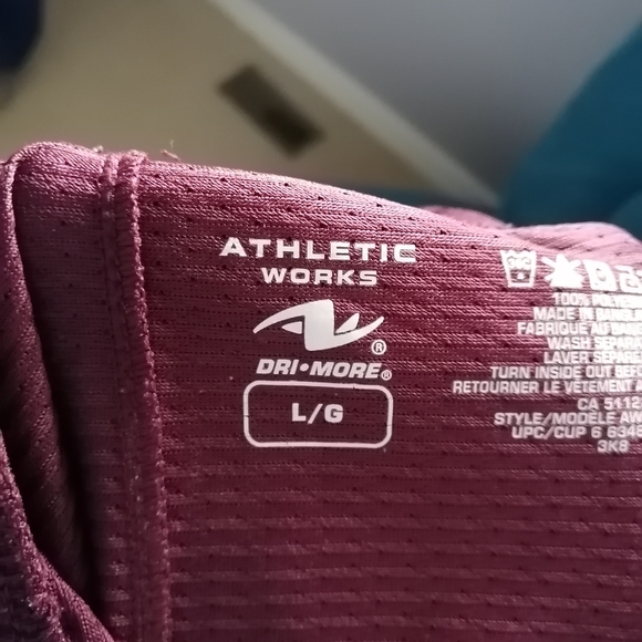 Maroon basketball shorts - Picture 2 of 2